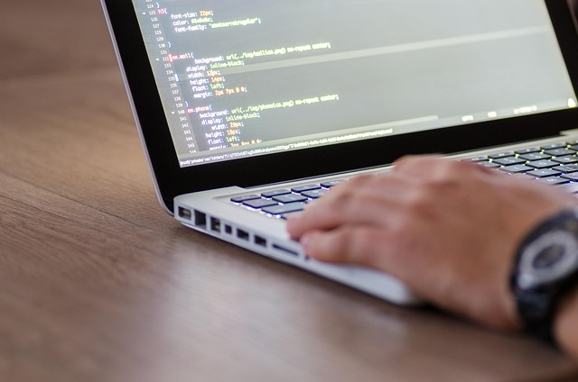 ** Czy automatyczna generacja mikrokompilatorów DSL jest przyszłością optymalizacji systemów wbudowanych?