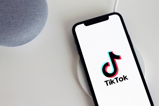 W jaki sposób TikTok zmienia sposób, w jaki konsumujemy treści?